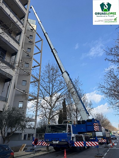 Colocación de equipos de climatización. Gestionamos todos los permisos de corte y ocupación de calle.