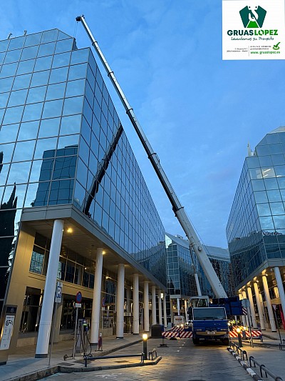 Colocación de equipos de climatización. Gestionamos todos los permisos de corte y ocupación de calle.